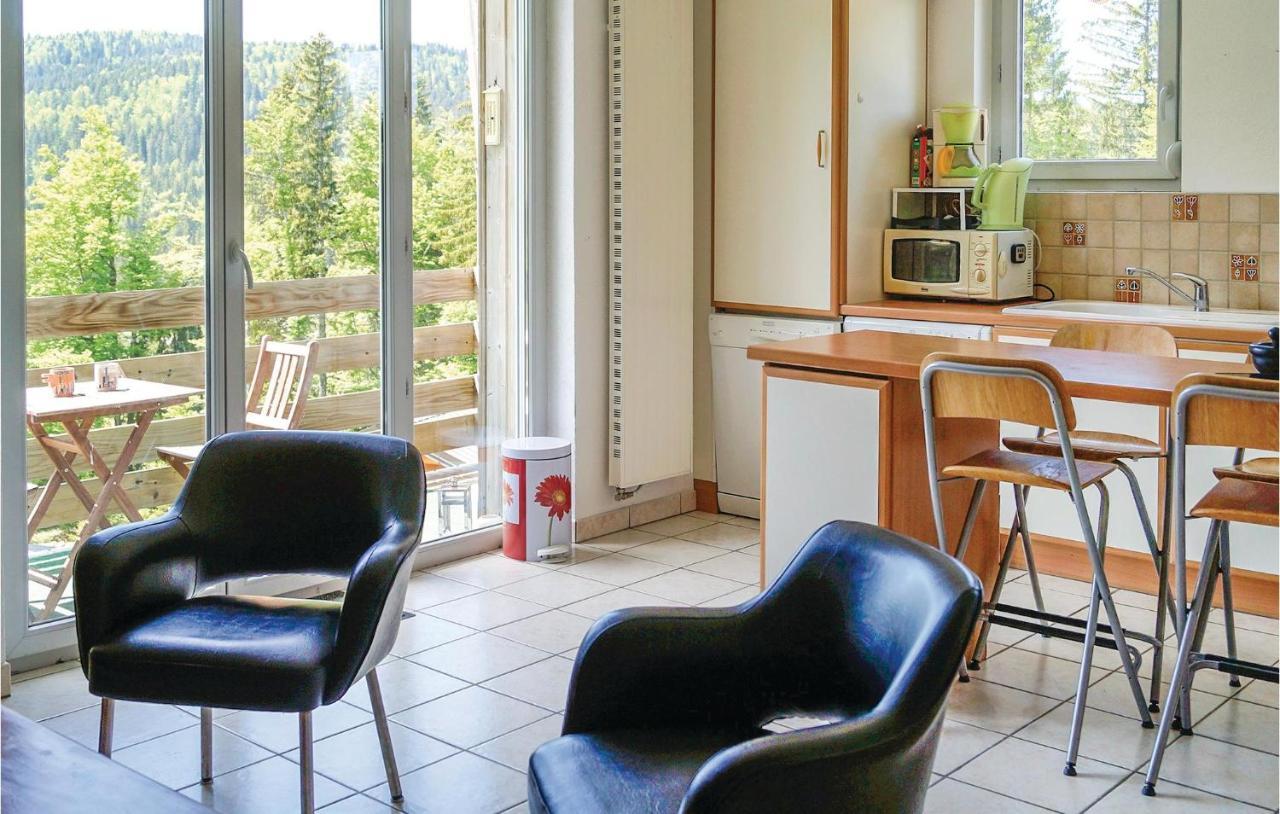 Cozy Apartment In Premanon With Kitchenette 외부 사진